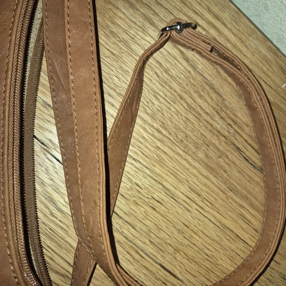 MultiSak Jones FAUX Leather Crossbody Purse - Picture 3 of 11